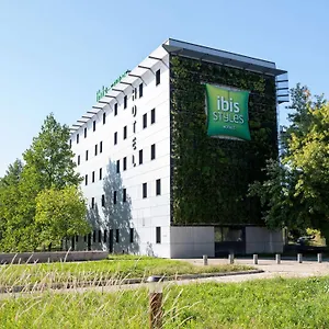 Ibis Styles Romans-valence Gare Tgv *** Alixan